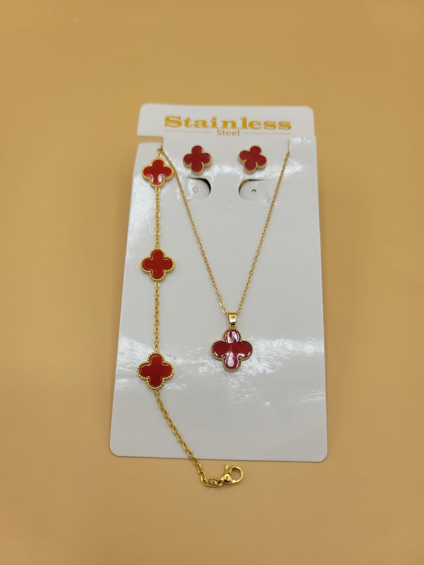 Set trébol rojo collar-brazalete-aretes